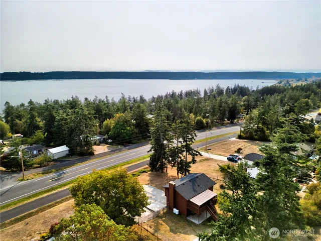an aerial view of a house with yard swimming pool and outdoor seating