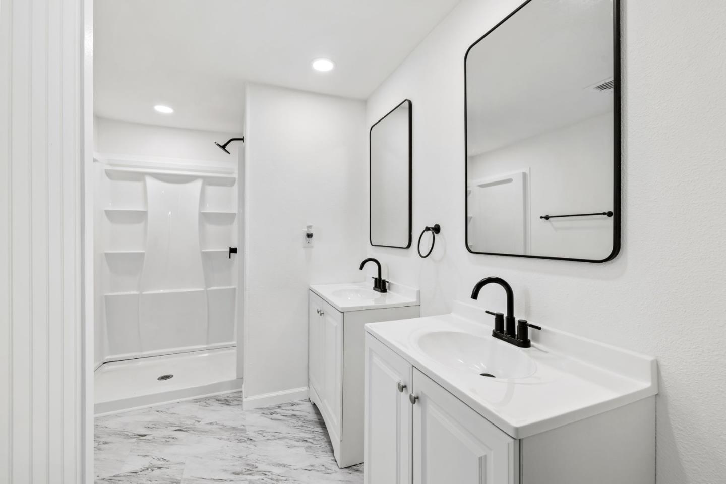 20 Russell Road, Unit 86 Salinas, CA 93906 - Photo 23 of 43 a bathroom with a sink and mirror