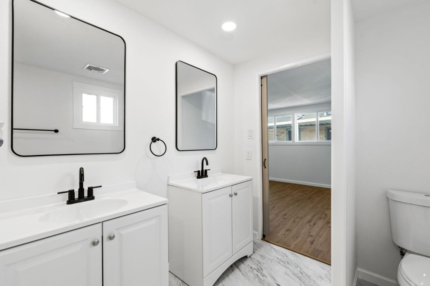 20 Russell Road, Unit 86 Salinas, CA 93906 - Photo 24 of 43 a bathroom with a toilet sink and mirror