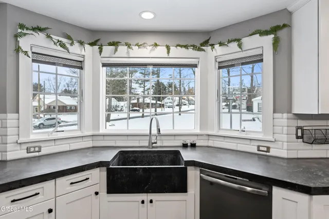 $405,000 | 9 Van Dyke Avenue, Amsterdam, NY 12010