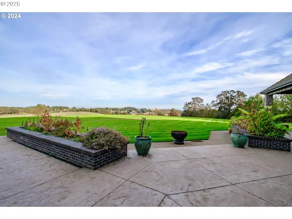 a view of a garden with lawn chairs