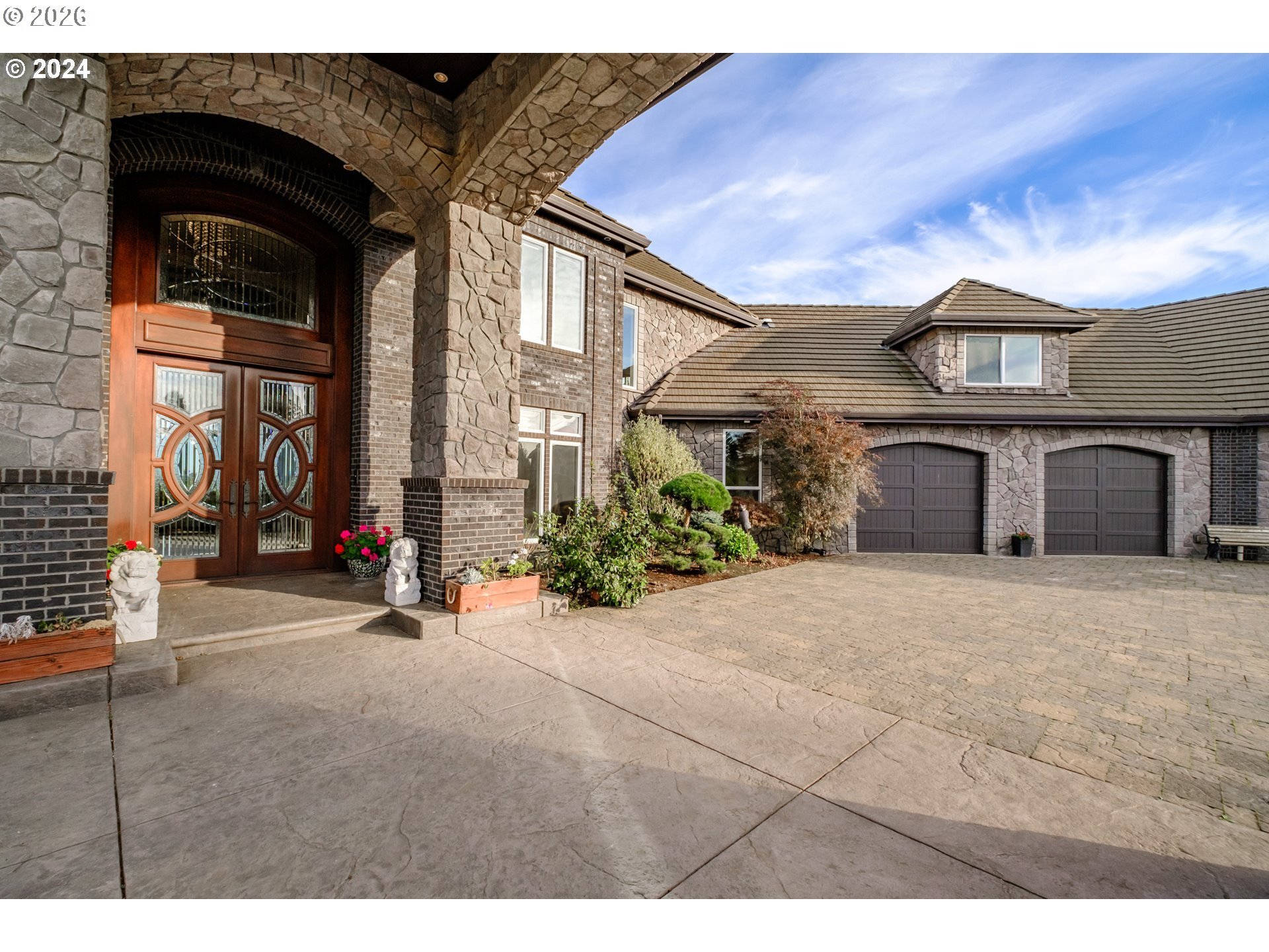 2554 Cole Road South Salem, OR 97306 - Photo 6 of 35 a view of a house with a outdoor space