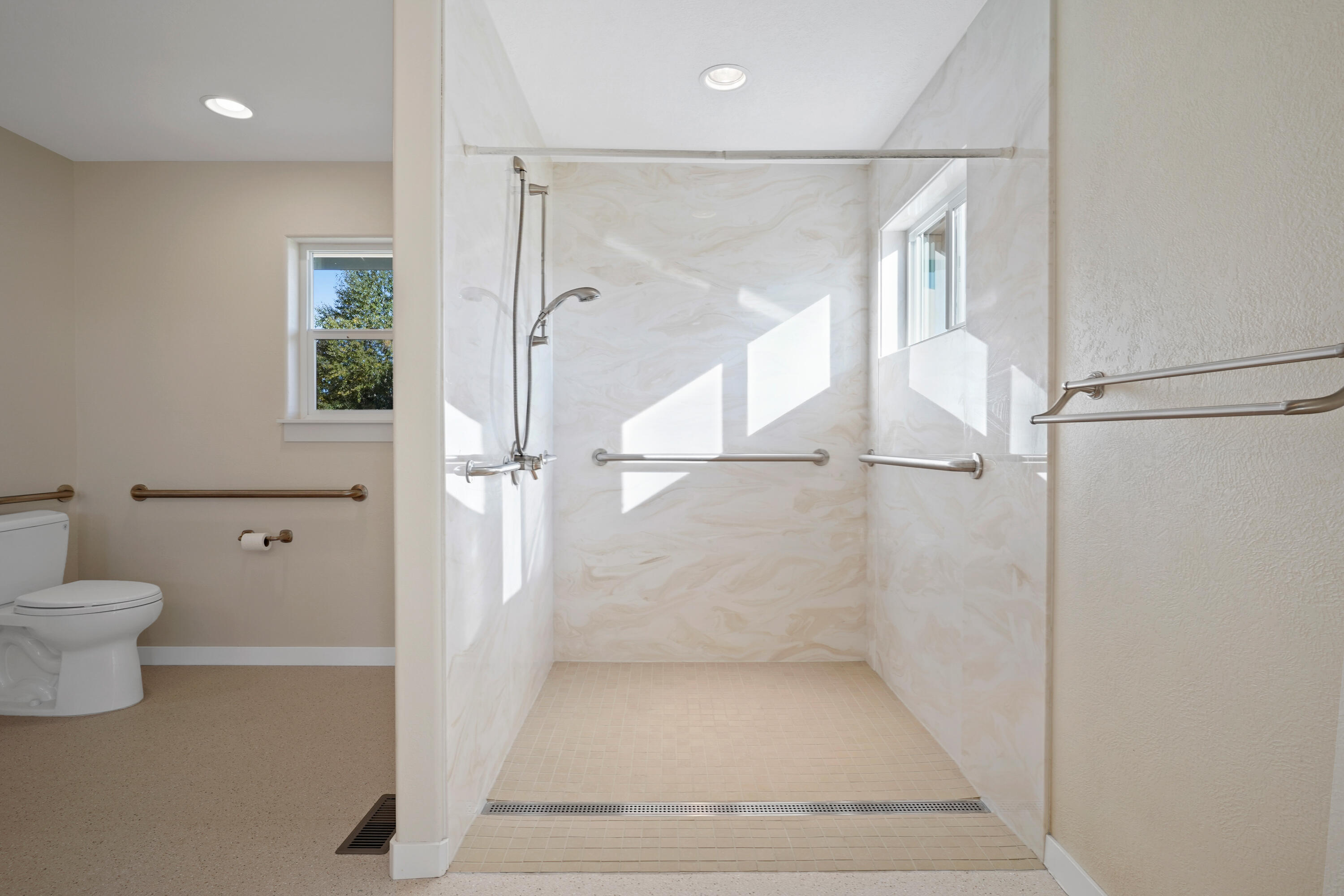 61530 Ward Road Bend, OR 97702 - Photo 38 of 43 ADU Bathroom 1