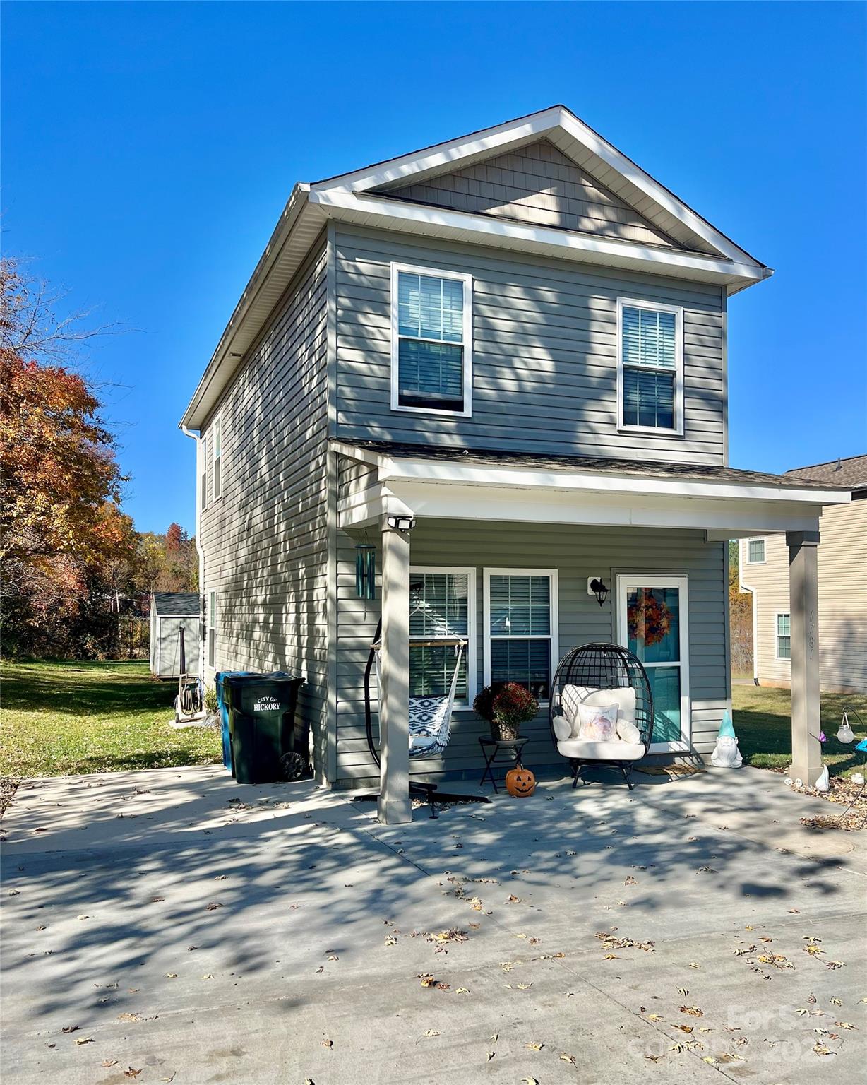 1781 17th Avenue Northeast Hickory, NC 28601 - Photo 2 of 26 a front view of a house with garden