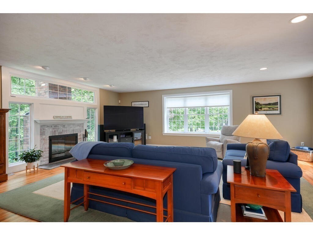 74 Taylor Road Marlborough, MA 01752 - Photo 11 of 38 Gallery Image 11