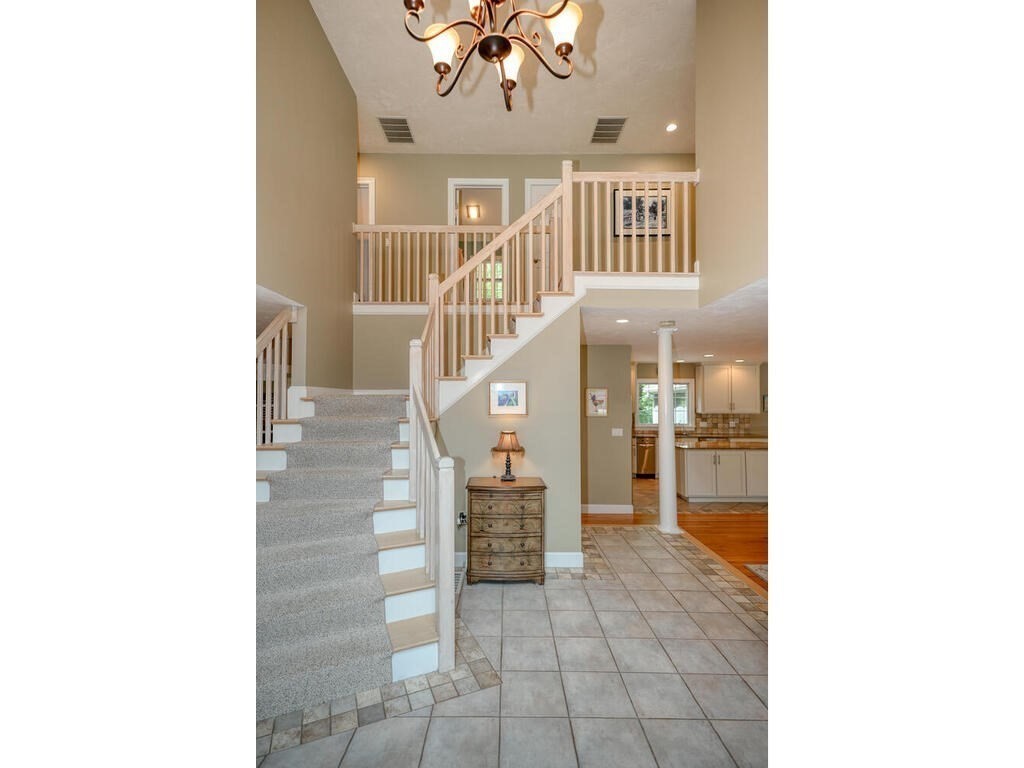 74 Taylor Road Marlborough, MA 01752 - Photo 4 of 38 Gallery Image 4
