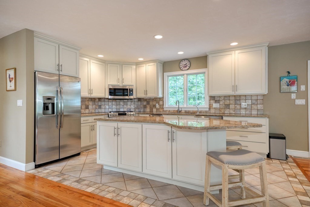 74 Taylor Road Marlborough, MA 01752 - Photo 5 of 38 Gallery Image 5