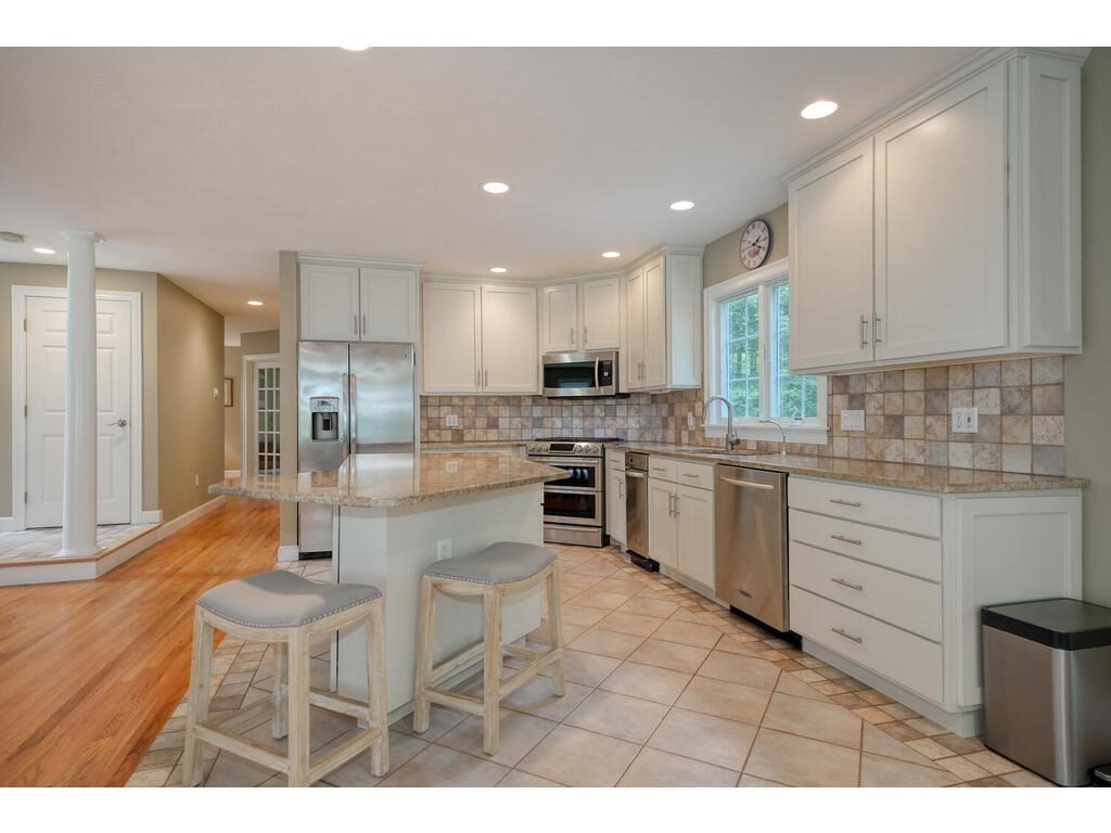 74 Taylor Road Marlborough, MA 01752 - Photo 8 of 38 Gallery Image 8