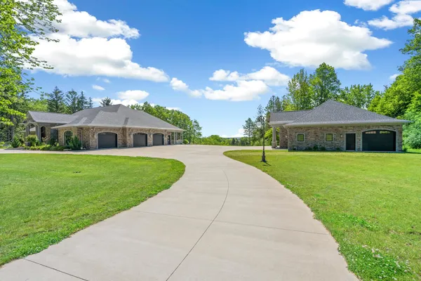 $1,799,900 | 6800 North Purdy Parkway, Appleton, WI 54913