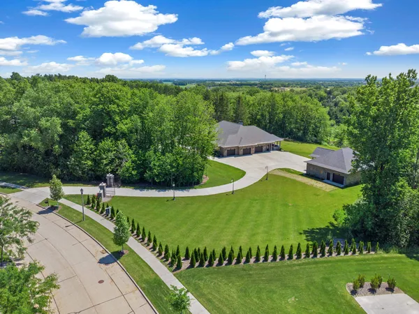 $1,799,900 | 6800 North Purdy Parkway, Appleton, WI 54913