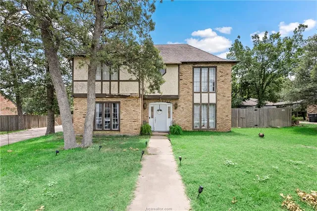 $2,600 | 2508 Memorial Drive, Bryan, TX 77802