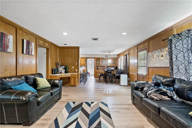 $2,600 | 2508 Memorial Drive, Bryan, TX 77802