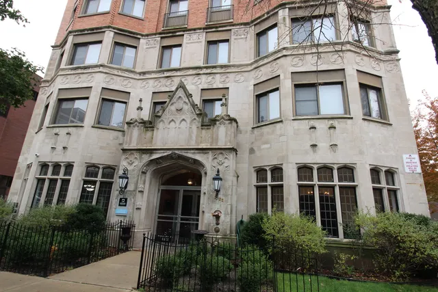 $2,650 | 1033 West Loyola Avenue, Unit 207, Chicago, IL 60626