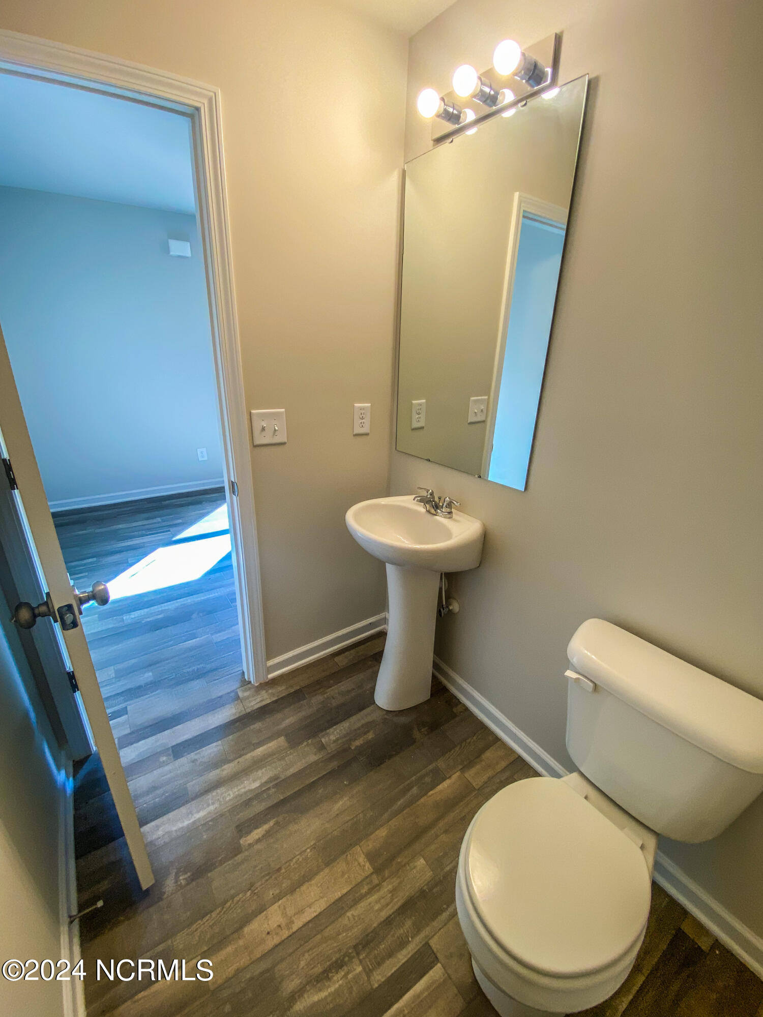 565 East Waycliff Road Henderson, NC 27537 - Photo 16 of 42 CEB8A64B-6A13-4ACE-8B0C-E886B265423D