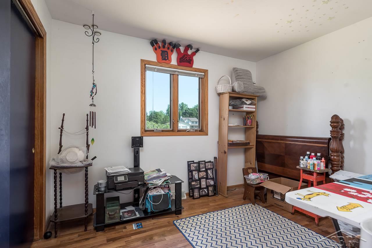 12458 Dice Road Freeland, MI 48623 - Photo 9 of 20 50016525-8.JPG