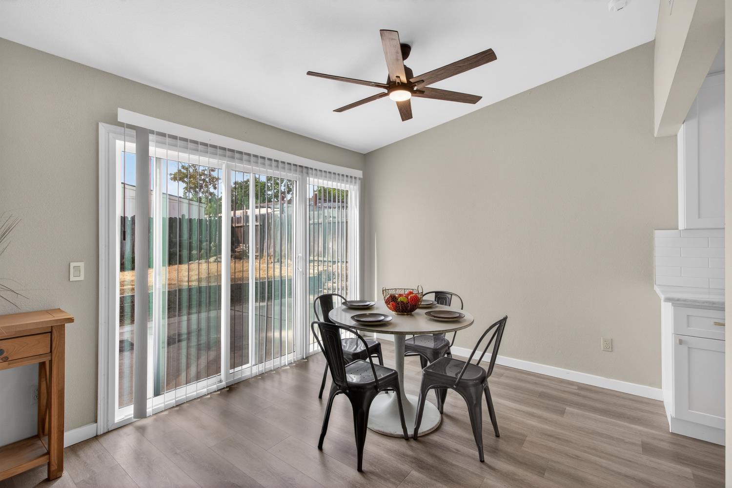 7064 Canevalley Circle Citrus Heights, CA 95621 - Photo 12 of 37