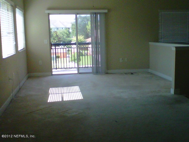9745 Touchton Road, Unit 2628 Jacksonville, FL 32246 - Photo 5 of 7 LIVING ROOM