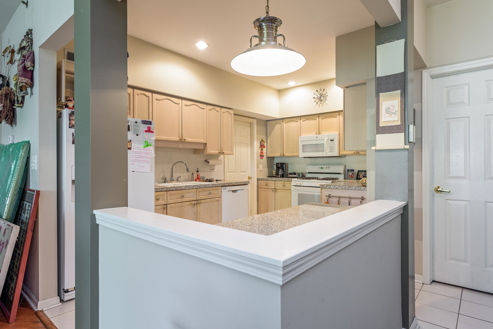 9200 East Prairie Road, Unit 408 Evanston, IL 60203 - Photo 5 of 16 Gallery Image 5