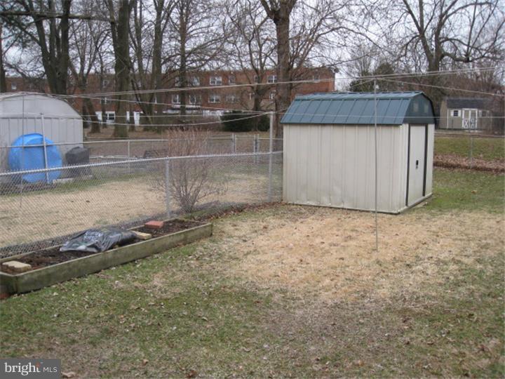 12344 Wyndom Road Philadelphia, PA 19154 - Photo 16 of 24 Back Yard