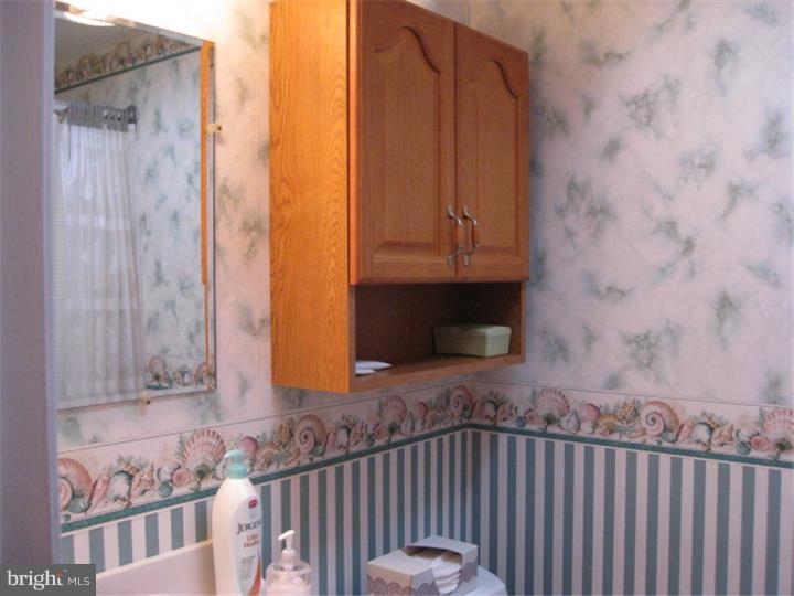 12344 Wyndom Road Philadelphia, PA 19154 - Photo 19 of 24 Bathroom