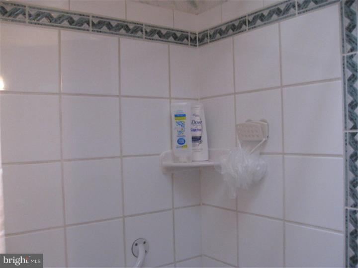 12344 Wyndom Road Philadelphia, PA 19154 - Photo 20 of 24 Bathroom