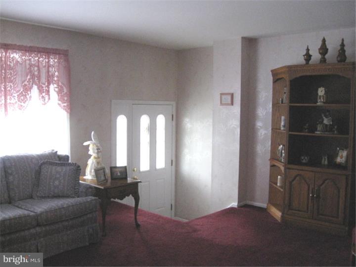 12344 Wyndom Road Philadelphia, PA 19154 - Photo 4 of 24 Living Room