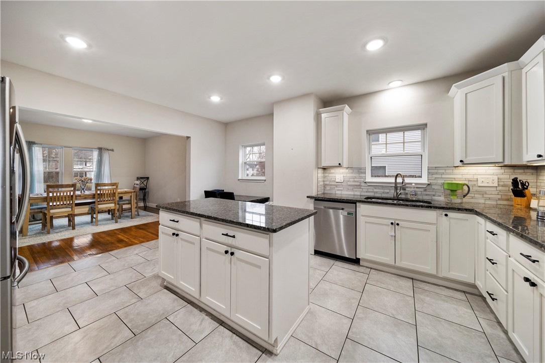 3299 Lee Road Cleveland, OH 44120 - Photo 6 of 33