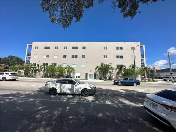 $2,400 | 2311 Northwest 22nd Avenue, Unit 204, Miami, FL 33142