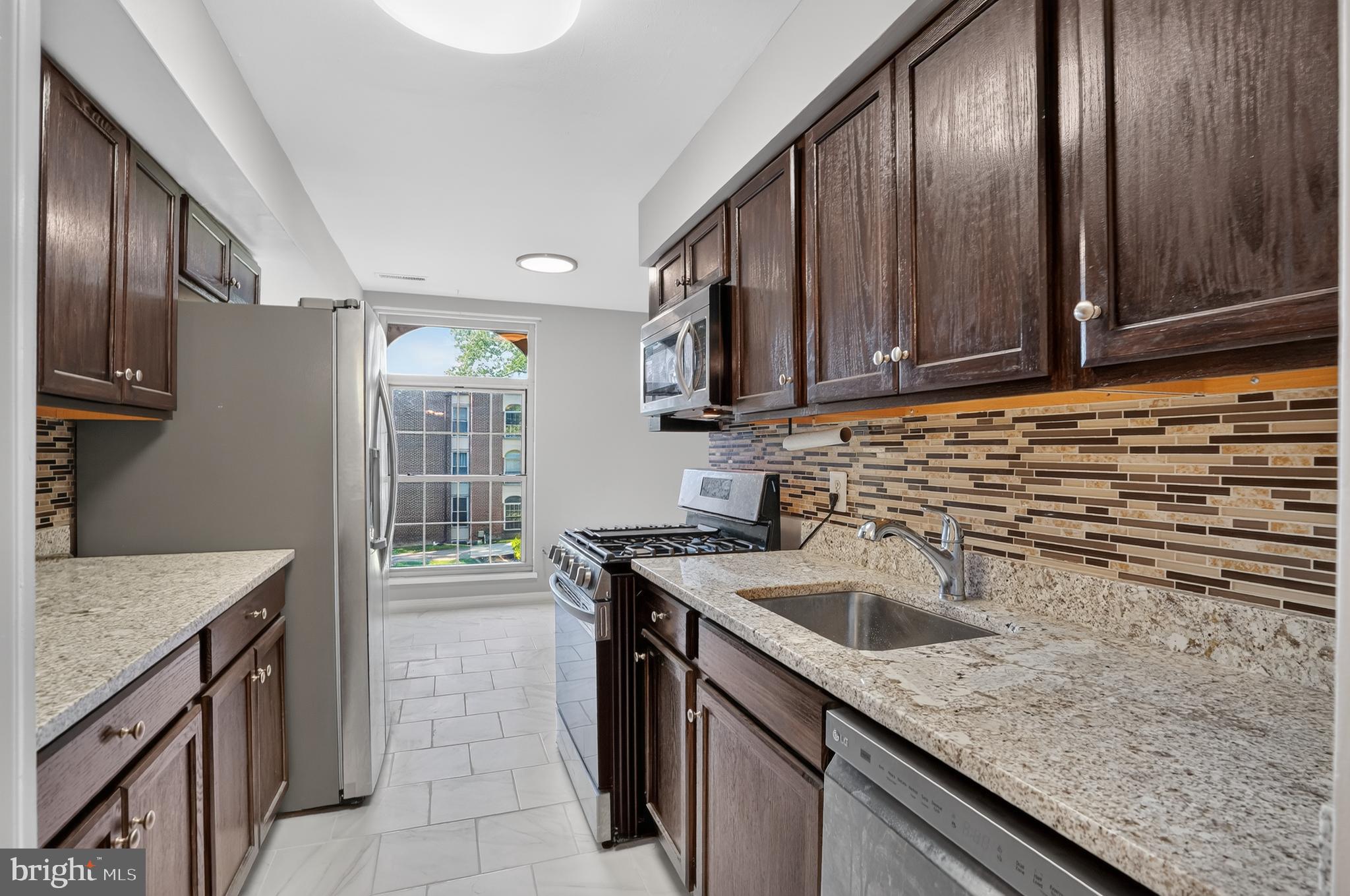 3358 Woodburn Road, Unit 22 Annandale, VA 22003 - Photo 6 of 19 Kitchen with granite counters