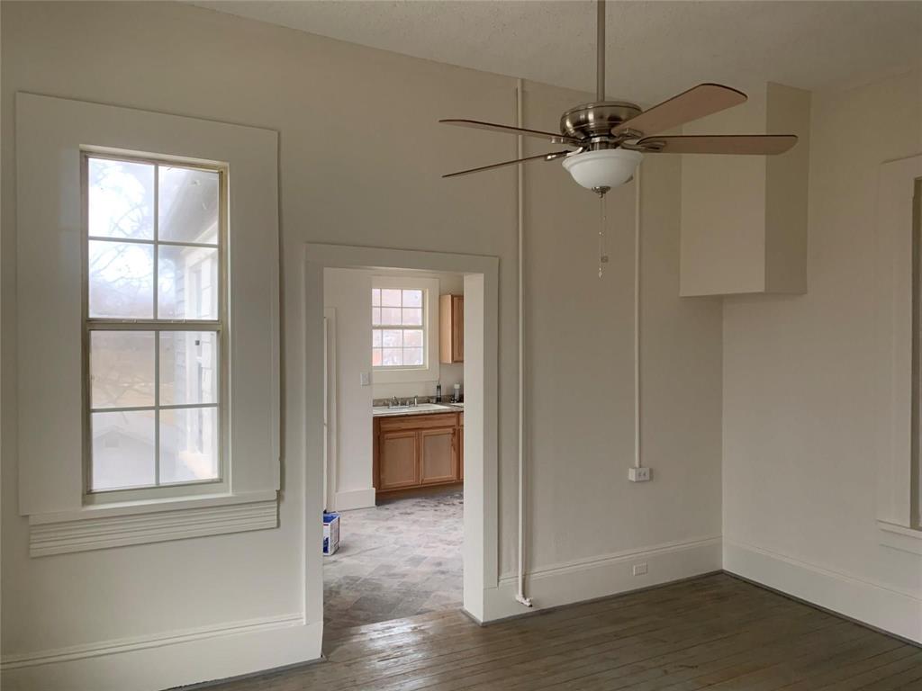 617 West Gandy Street, Unit 3 Denison, TX 75020 - Photo 4 of 14 a view of an empty room with a window
