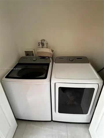 a close up view of washer and dryer