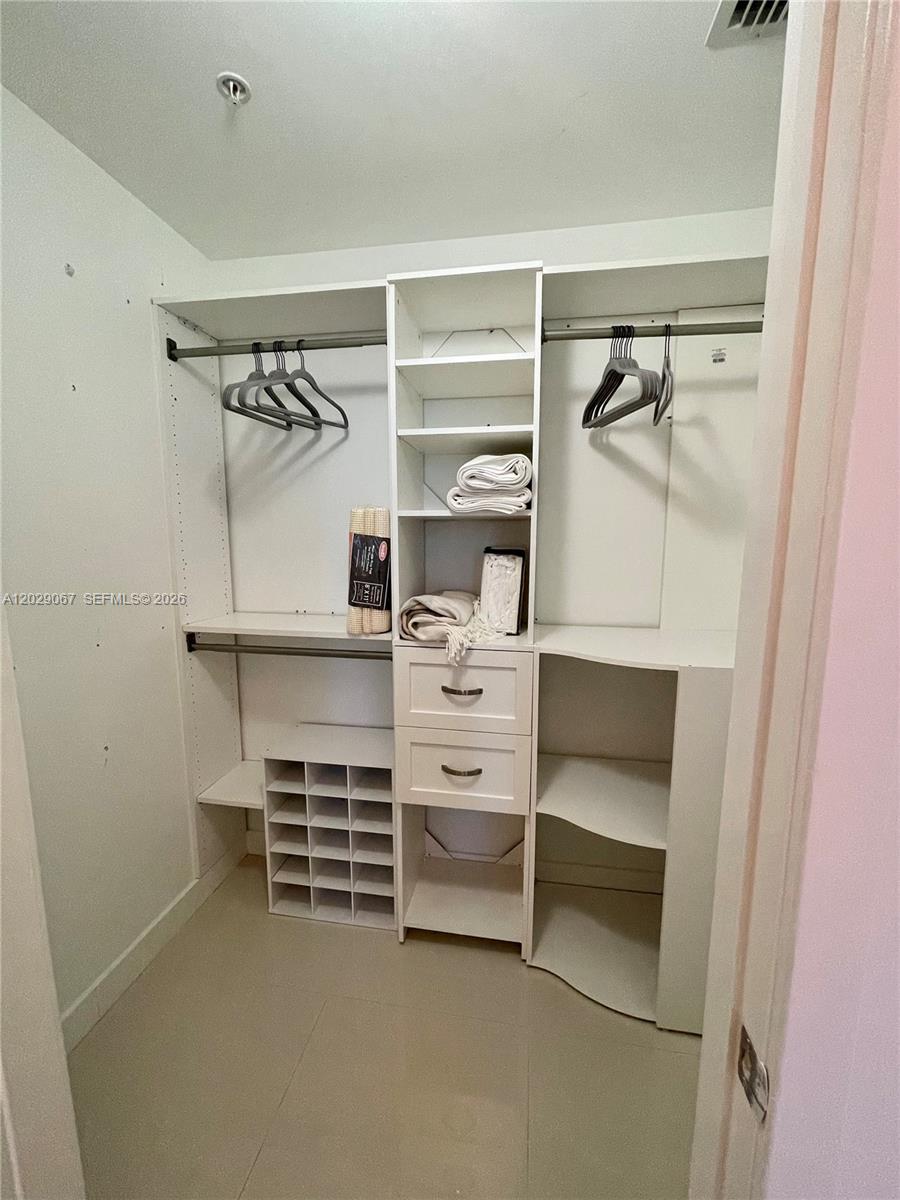79 Southwest 12th Street, Unit 2407S Miami, FL 33130 - Photo 10 of 39