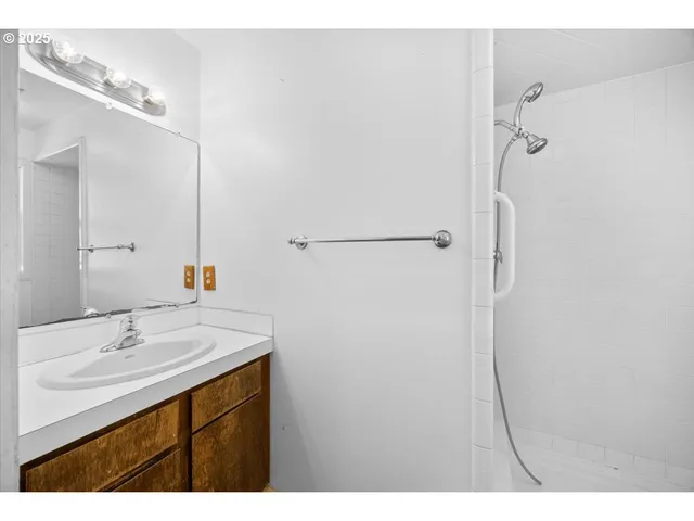 $599,000 | 557 Plat B Road, Sutherlin, OR 97479