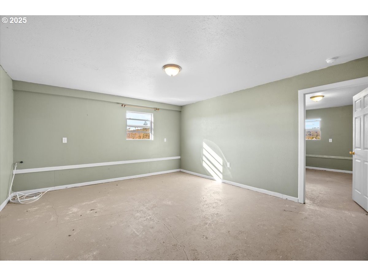 557 Plat B Road Sutherlin, OR 97479 - Photo 18 of 27