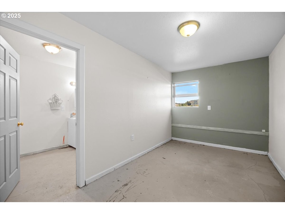 557 Plat B Road Sutherlin, OR 97479 - Photo 19 of 27