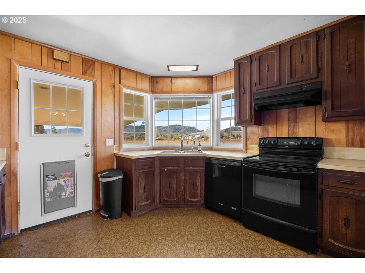 557 Plat B Road Sutherlin, OR 97479 - Photo 6 of 27