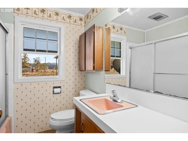 $599,000 | 557 Plat B Road, Sutherlin, OR 97479