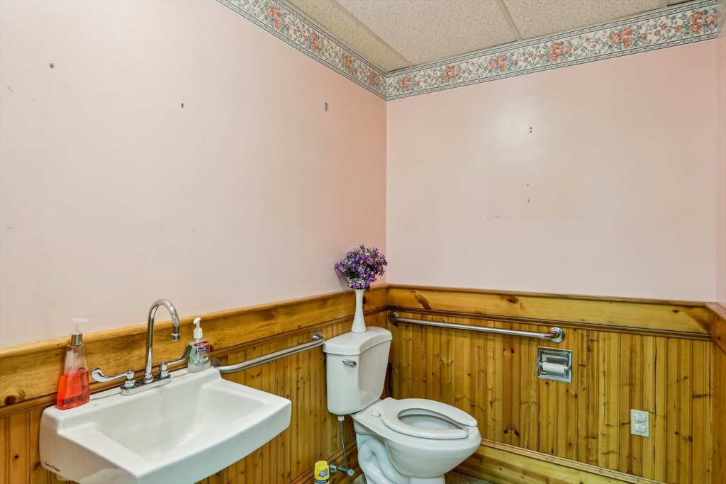 39 High Street Merrimac, MA 01860 - Photo 22 of 37