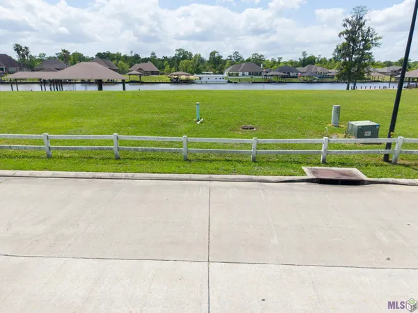 $185,000 | 11349 Home Port Drive, Maurepas, LA 70449