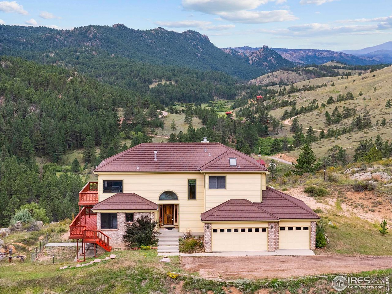 Mountain living with 3 car garage for all your mountain toys.