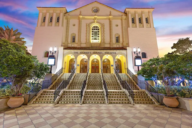 a view of entryway with flower