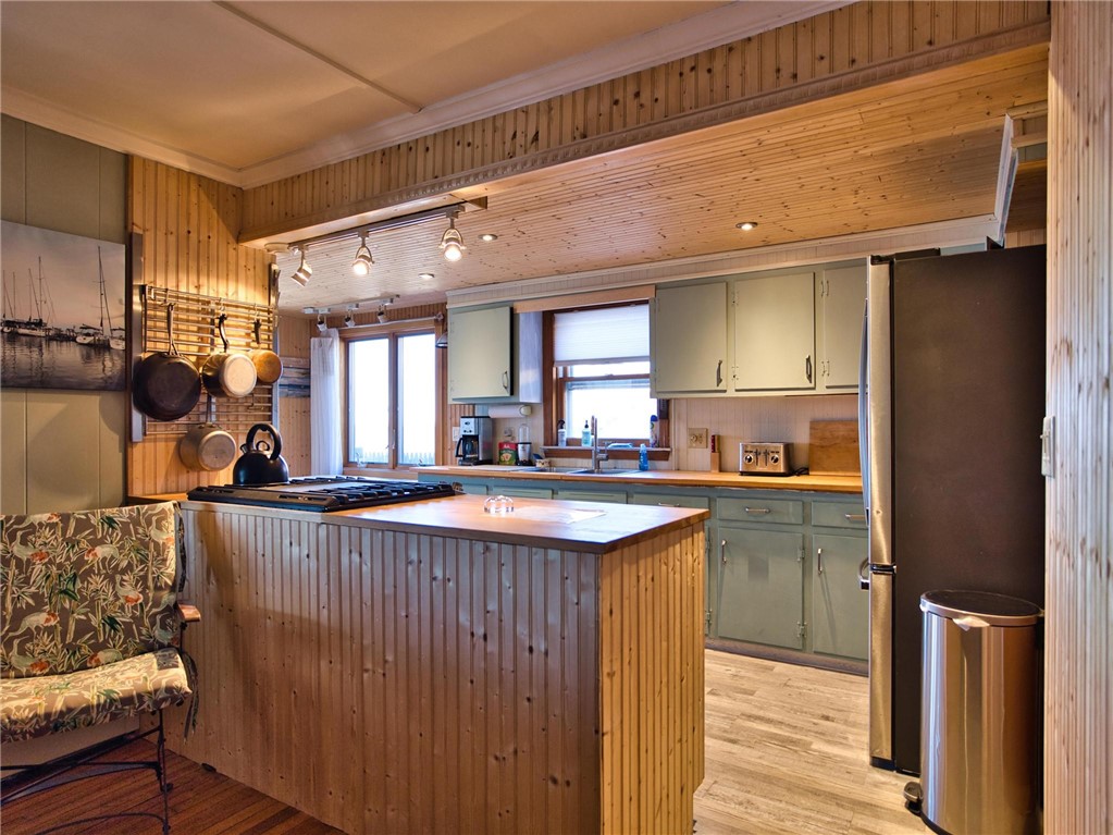 263 Riverside Drive Tiverton, RI 02878 - Photo 20 of 49