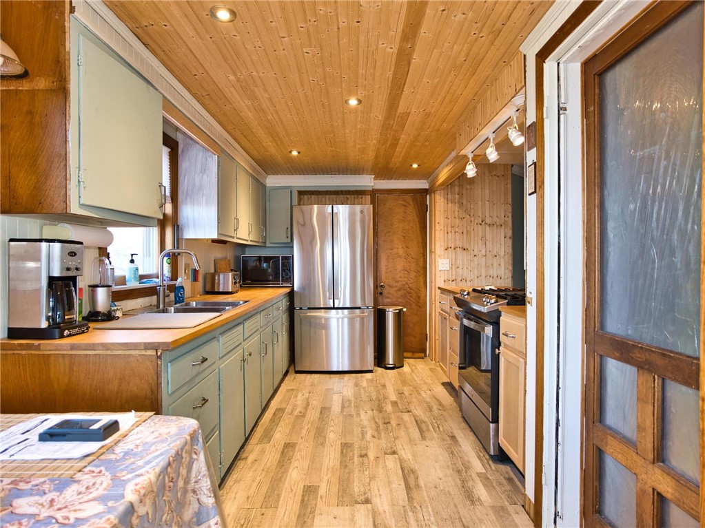 263 Riverside Drive Tiverton, RI 02878 - Photo 22 of 49