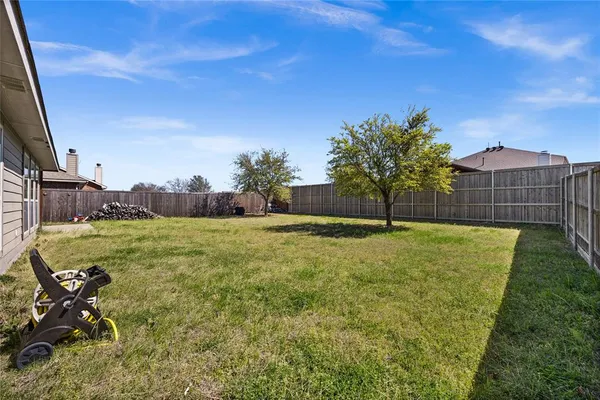 $299,900 | 1048 Mercury Drive, Lavon, TX 75166