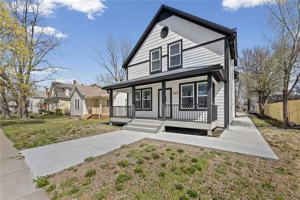 $675,000 | 825 South Main Street, Ottawa, KS 66067