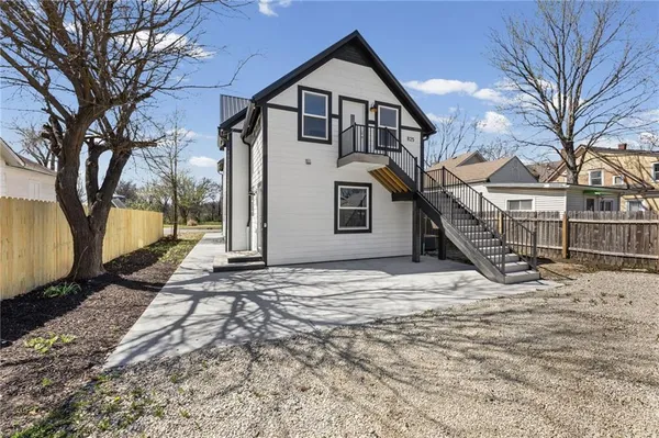 $675,000 | 825 South Main Street, Ottawa, KS 66067