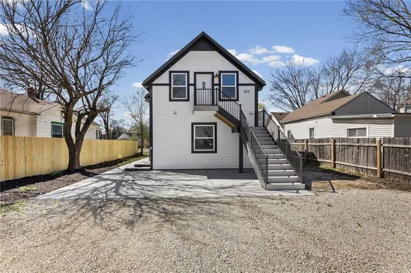 $675,000 | 825 South Main Street, Ottawa, KS 66067