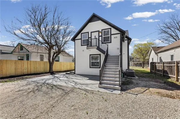 $675,000 | 825 South Main Street, Ottawa, KS 66067