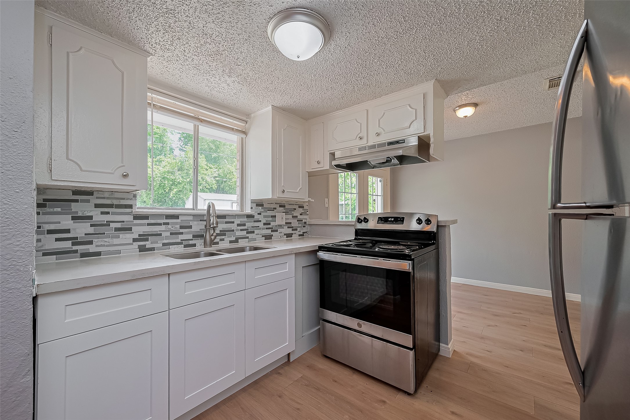 206 Beaver Bend Road Houston, TX 77037 - Photo 2 of 38 a kitchen with stainless steel appliances granite countertop a sink a stove a refrigerator and a window