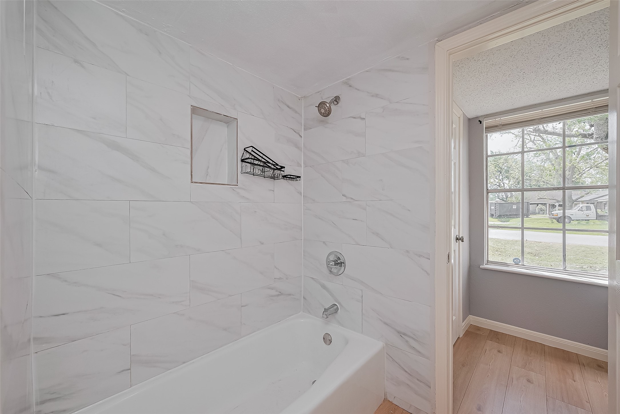 206 Beaver Bend Road Houston, TX 77037 - Photo 32 of 38 a bathroom with a bathtub
